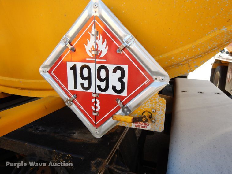 image for item GH9013 2008 Beall BATT-54-2-SB tank trailer