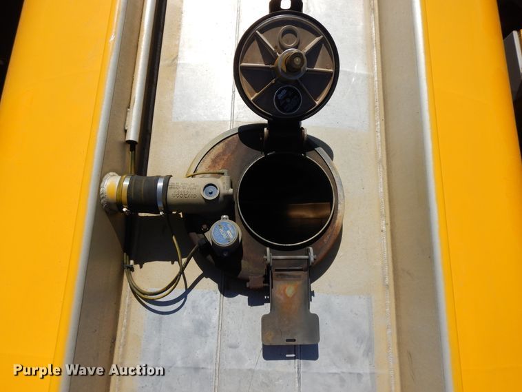 image for item GH9013 2008 Beall BATT-54-2-SB tank trailer