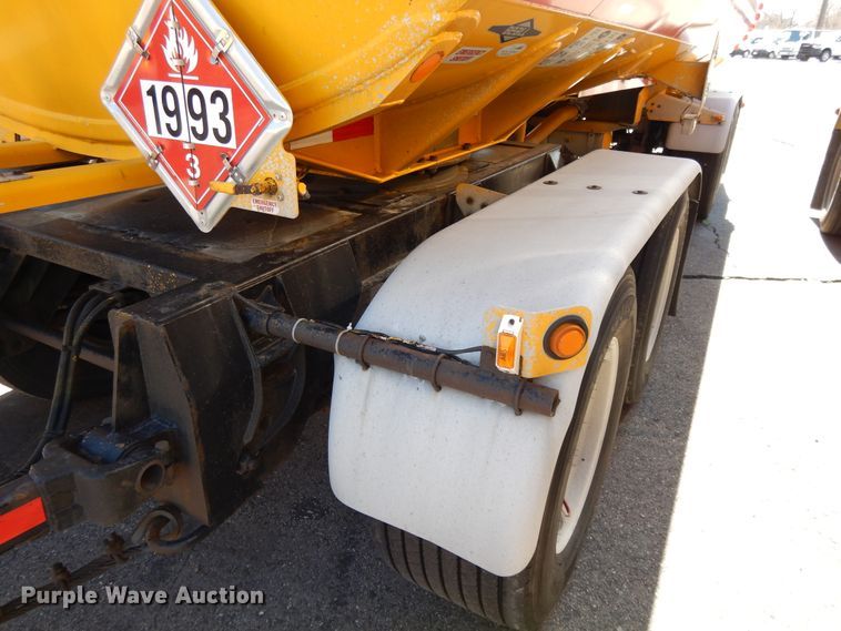 image for item GH9013 2008 Beall BATT-54-2-SB tank trailer