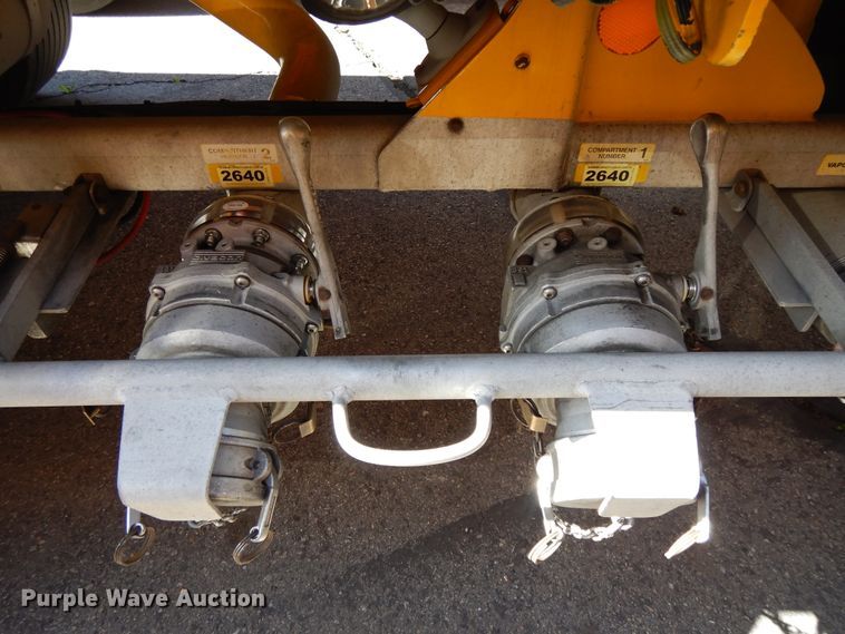 image for item GH9013 2008 Beall BATT-54-2-SB tank trailer