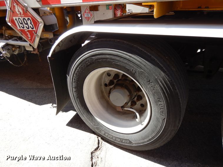 image for item GH9013 2008 Beall BATT-54-2-SB tank trailer