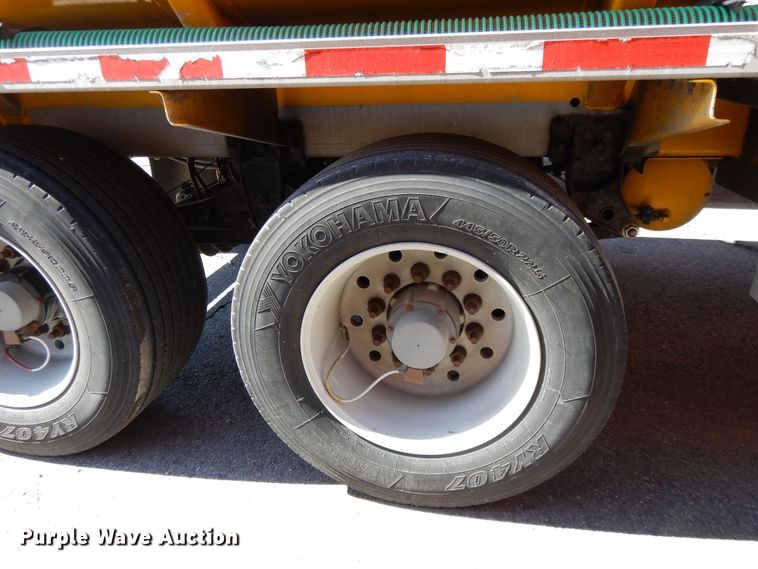 image for item GH9013 2008 Beall BATT-54-2-SB tank trailer