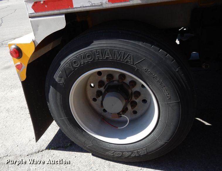 image for item GH9013 2008 Beall BATT-54-2-SB tank trailer