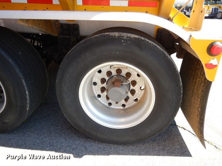 image for item GH9013 2008 Beall BATT-54-2-SB tank trailer