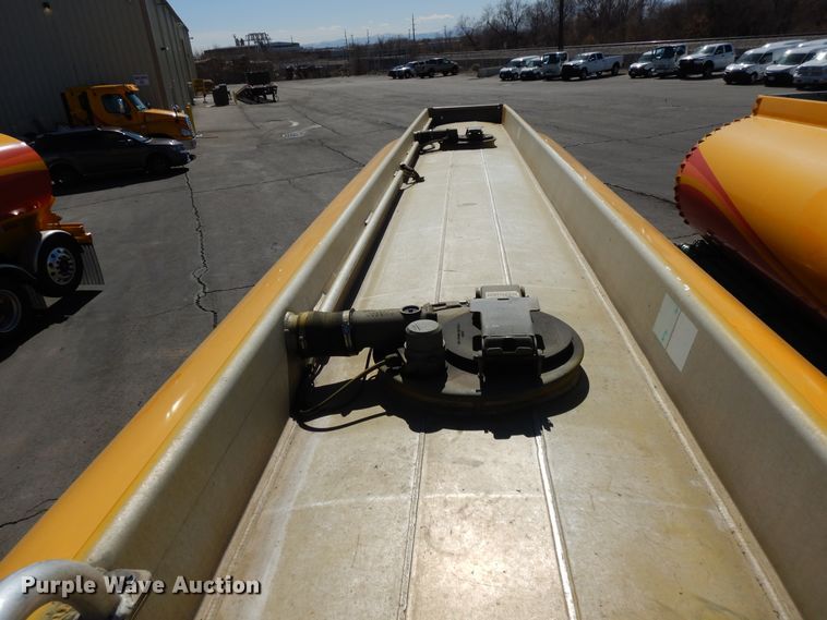 image for item GH9014 2003 Beall BATT-50-2SB tank trailer