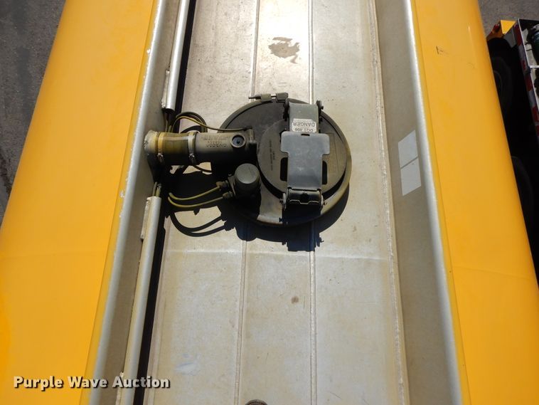 image for item GH9014 2003 Beall BATT-50-2SB tank trailer