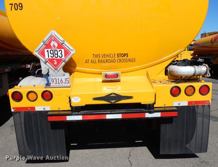 image for item GH9014 2003 Beall BATT-50-2SB tank trailer