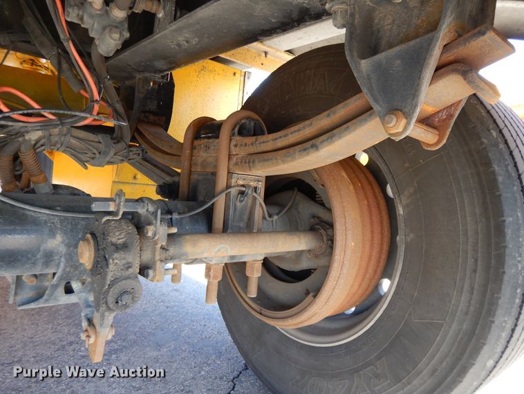 image for item GH9014 2003 Beall BATT-50-2SB tank trailer