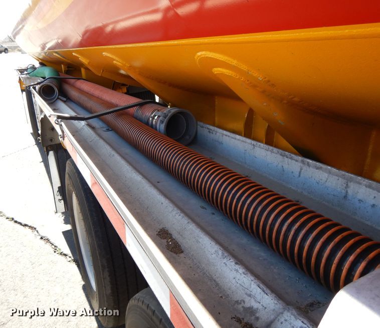 image for item GH9014 2003 Beall BATT-50-2SB tank trailer