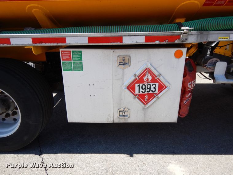 image for item GH9014 2003 Beall BATT-50-2SB tank trailer