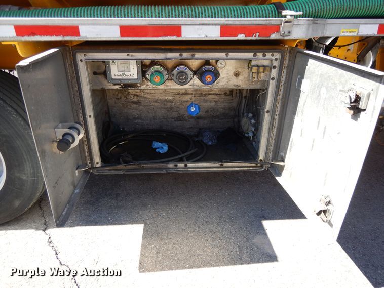 image for item GH9014 2003 Beall BATT-50-2SB tank trailer