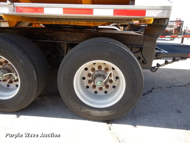 image for item GH9014 2003 Beall BATT-50-2SB tank trailer