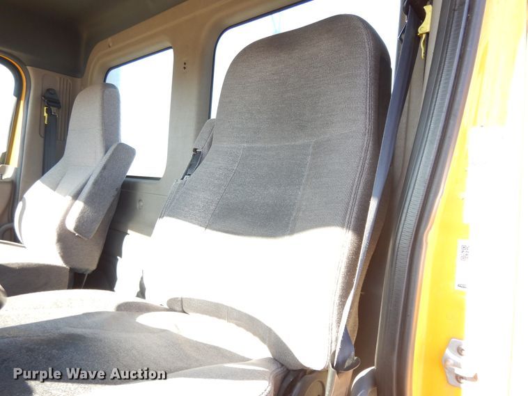 image for item GH9015 2017 Freightliner Cascadia 125 semi truck