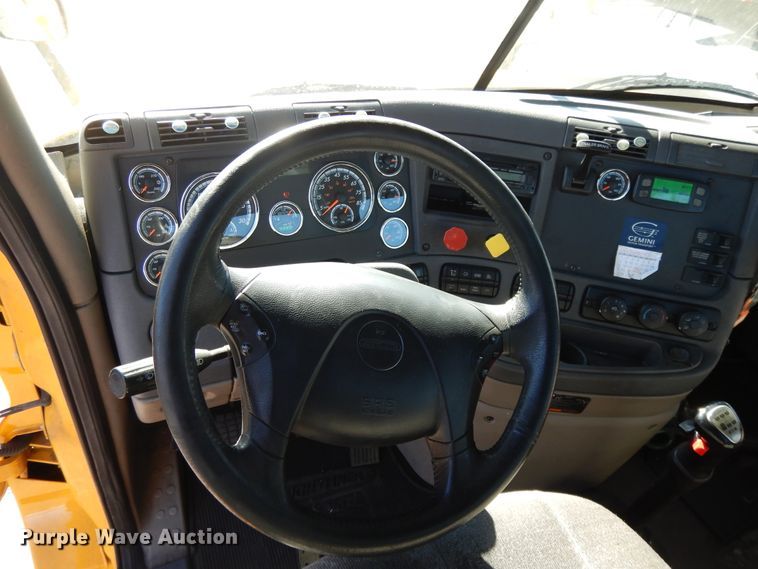 image for item GH9015 2017 Freightliner Cascadia 125 semi truck