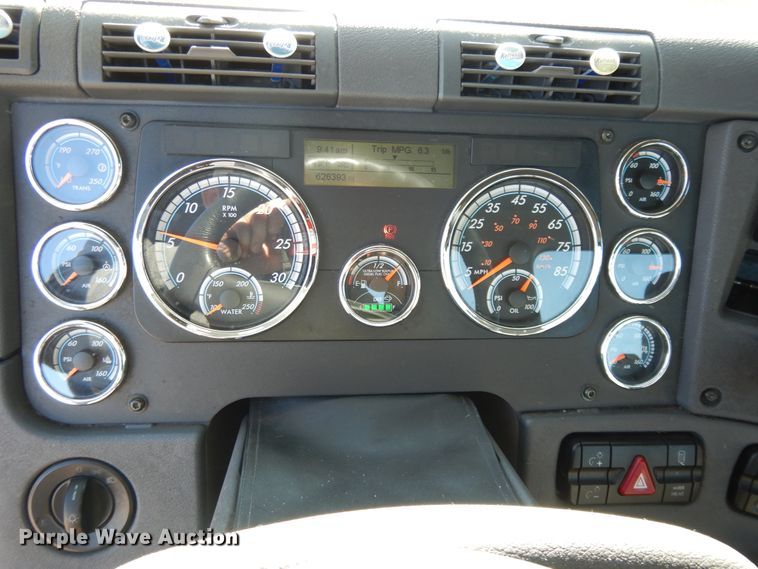 image for item GH9015 2017 Freightliner Cascadia 125 semi truck