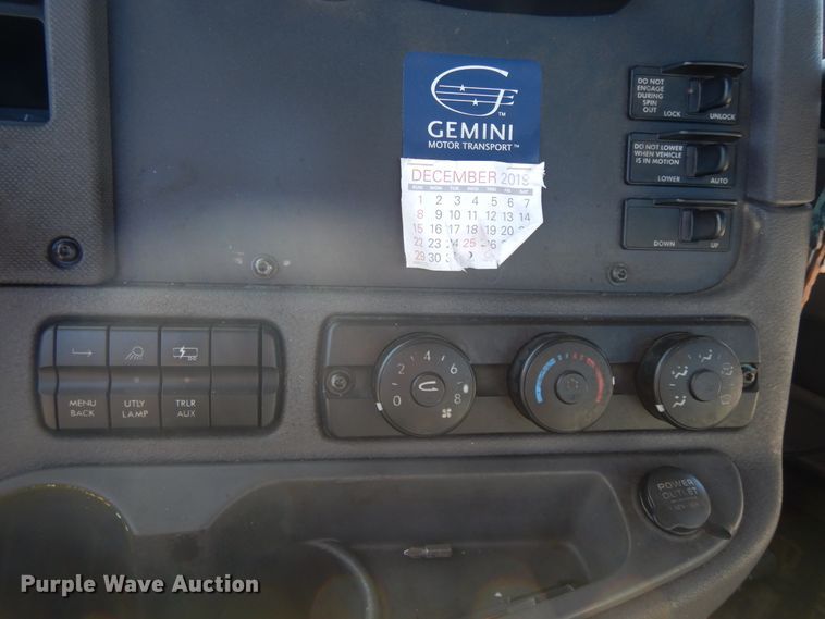 image for item GH9015 2017 Freightliner Cascadia 125 semi truck