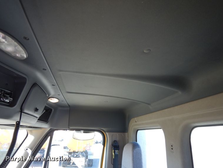 image for item GH9015 2017 Freightliner Cascadia 125 semi truck