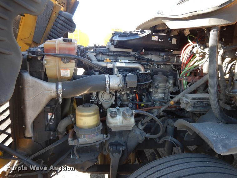 image for item GH9015 2017 Freightliner Cascadia 125 semi truck