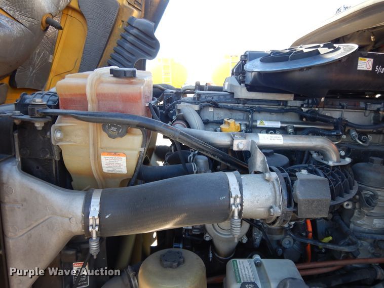 image for item GH9015 2017 Freightliner Cascadia 125 semi truck