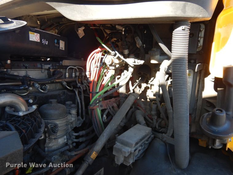 image for item GH9015 2017 Freightliner Cascadia 125 semi truck