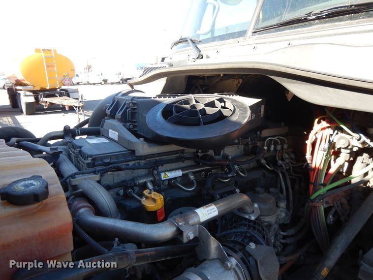 image for item GH9015 2017 Freightliner Cascadia 125 semi truck