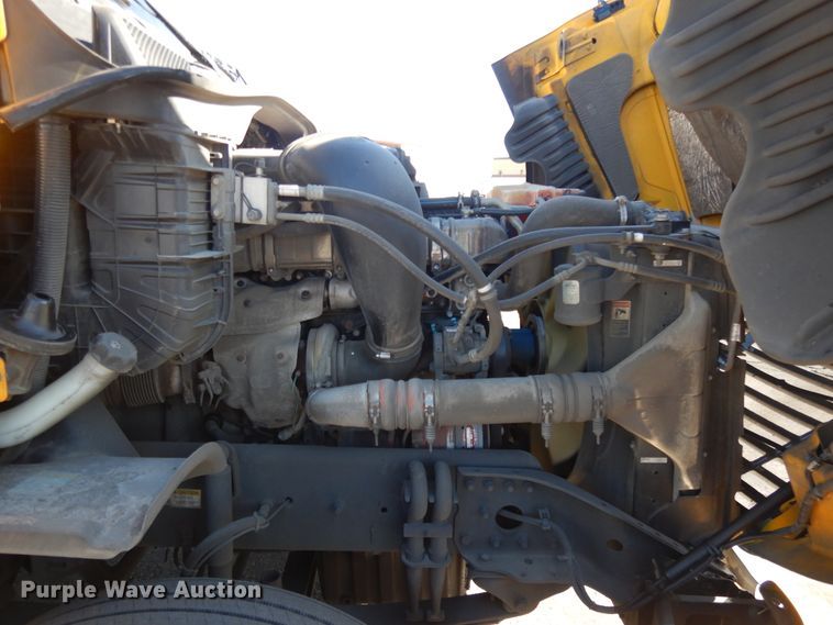 image for item GH9015 2017 Freightliner Cascadia 125 semi truck