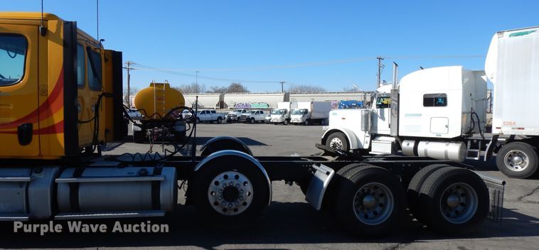 image for item GH9015 2017 Freightliner Cascadia 125 semi truck