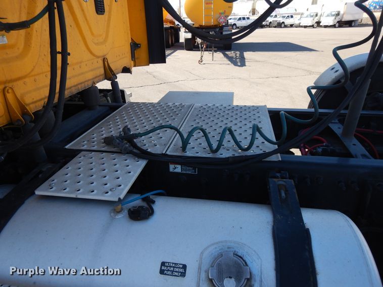 image for item GH9015 2017 Freightliner Cascadia 125 semi truck