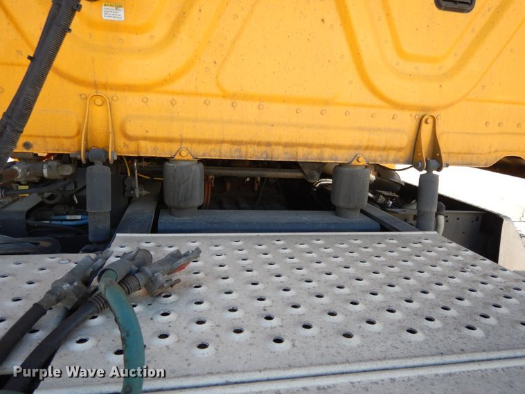 image for item GH9015 2017 Freightliner Cascadia 125 semi truck