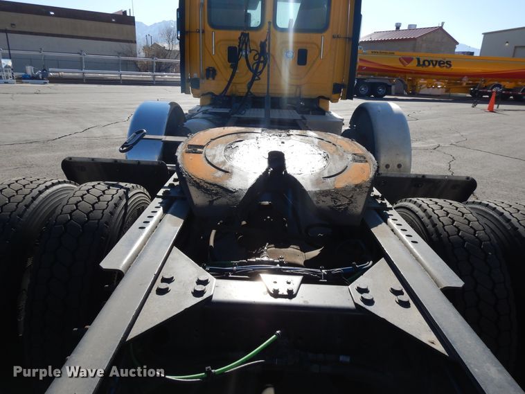 image for item GH9015 2017 Freightliner Cascadia 125 semi truck