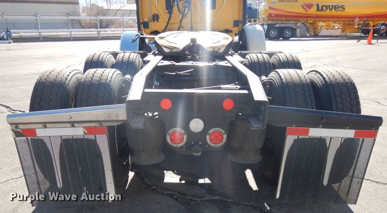 image for item GH9015 2017 Freightliner Cascadia 125 semi truck