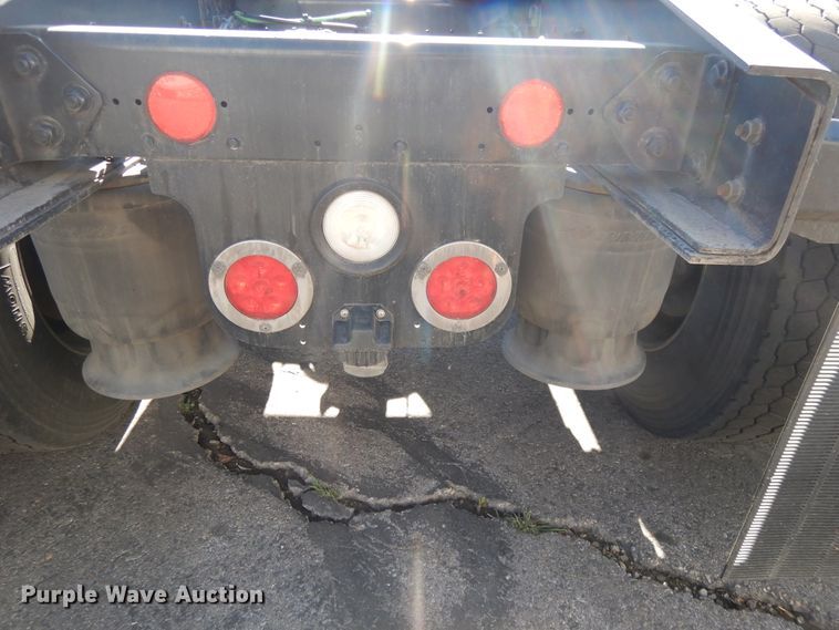 image for item GH9015 2017 Freightliner Cascadia 125 semi truck