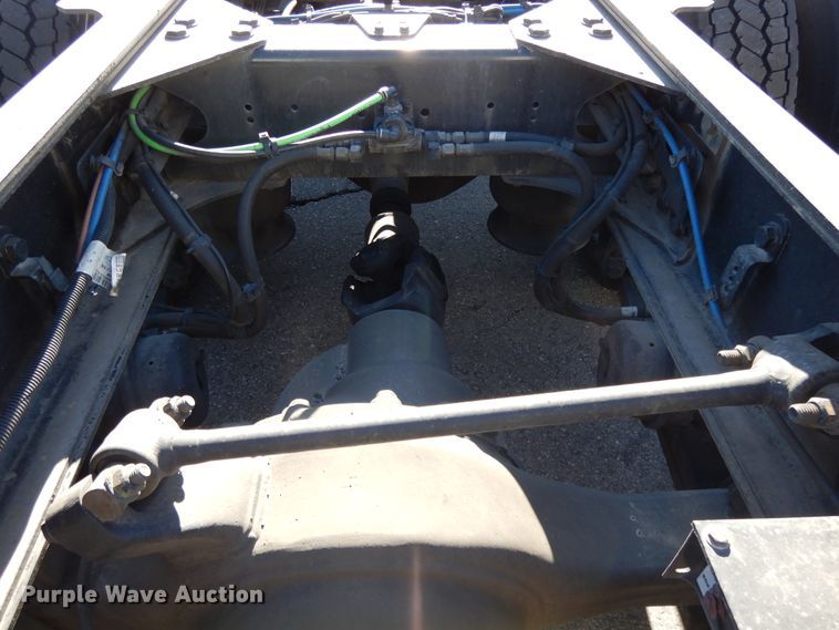 image for item GH9015 2017 Freightliner Cascadia 125 semi truck