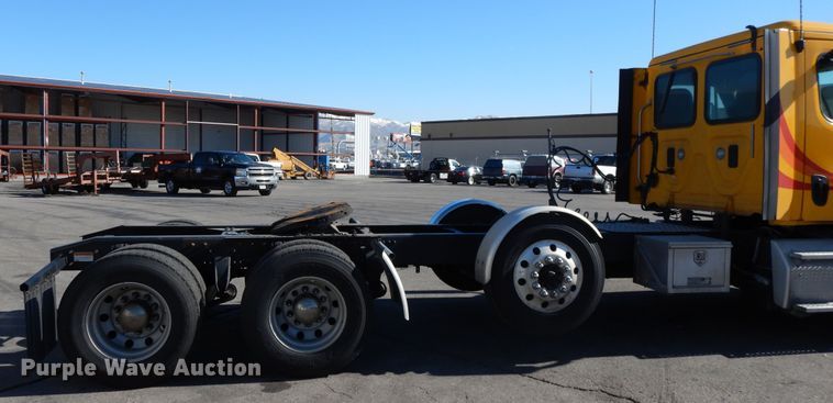 image for item GH9015 2017 Freightliner Cascadia 125 semi truck