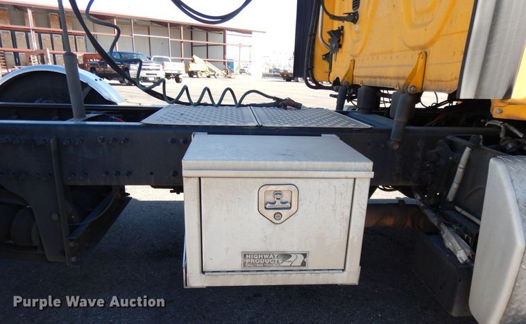 image for item GH9015 2017 Freightliner Cascadia 125 semi truck