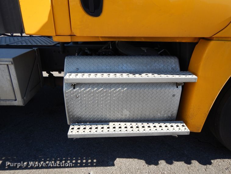 image for item GH9015 2017 Freightliner Cascadia 125 semi truck