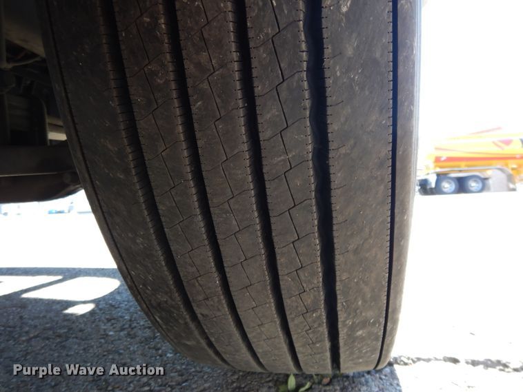 image for item GH9015 2017 Freightliner Cascadia 125 semi truck