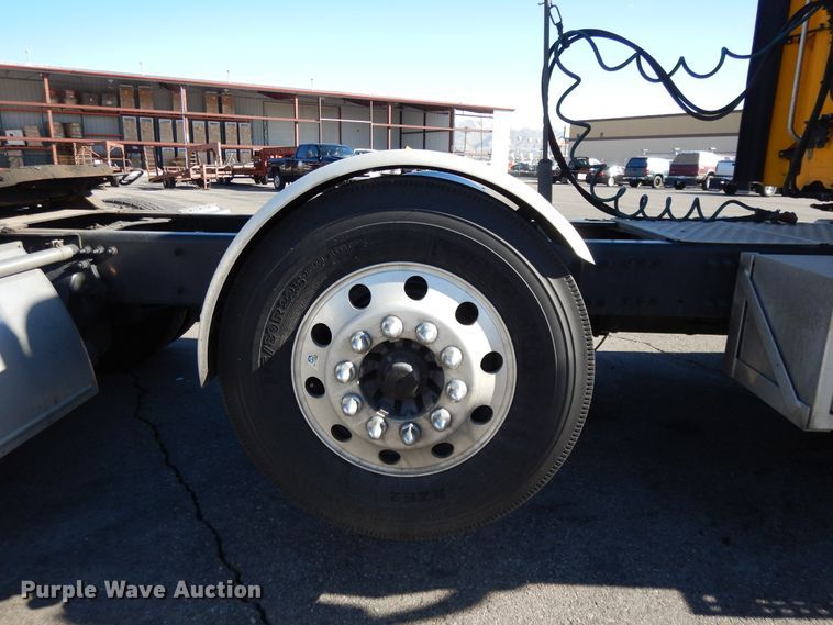 image for item GH9015 2017 Freightliner Cascadia 125 semi truck