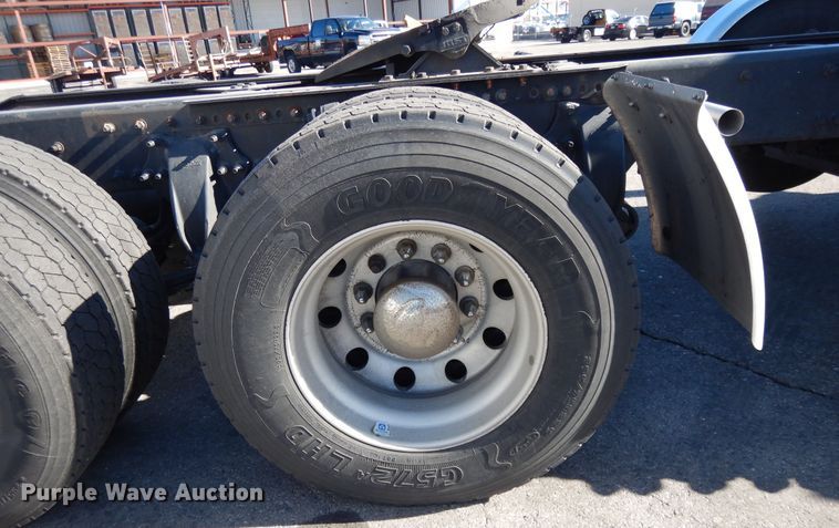 image for item GH9015 2017 Freightliner Cascadia 125 semi truck