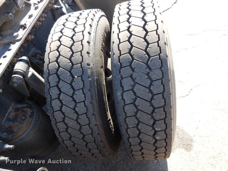 image for item GH9015 2017 Freightliner Cascadia 125 semi truck