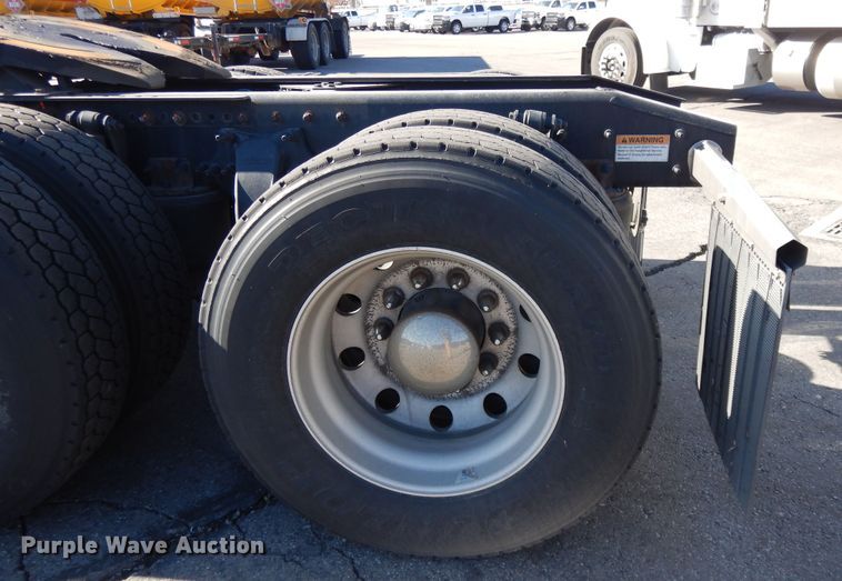 image for item GH9015 2017 Freightliner Cascadia 125 semi truck