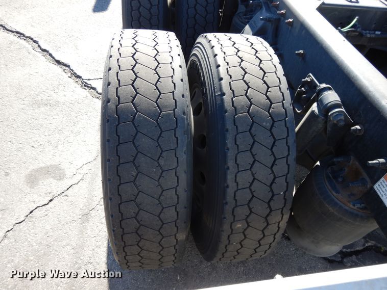 image for item GH9015 2017 Freightliner Cascadia 125 semi truck