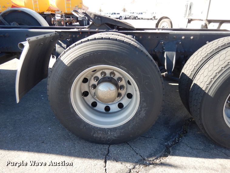 image for item GH9015 2017 Freightliner Cascadia 125 semi truck