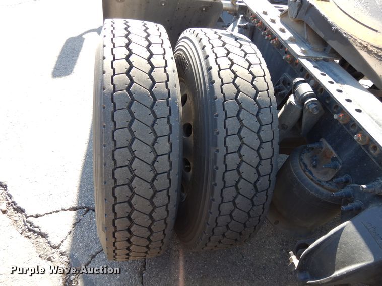 image for item GH9015 2017 Freightliner Cascadia 125 semi truck