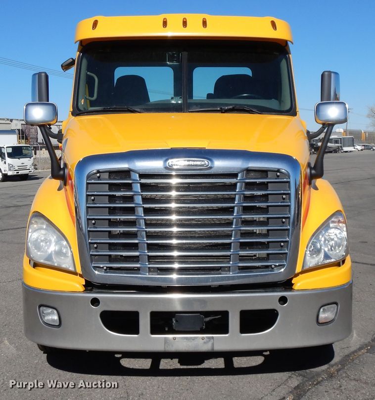 image for item GH9016 2017 Freightliner Cascadia 125 semi truck