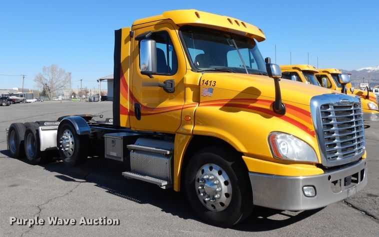 image for item GH9016 2017 Freightliner Cascadia 125 semi truck