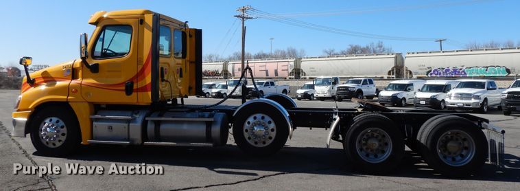 image for item GH9016 2017 Freightliner Cascadia 125 semi truck