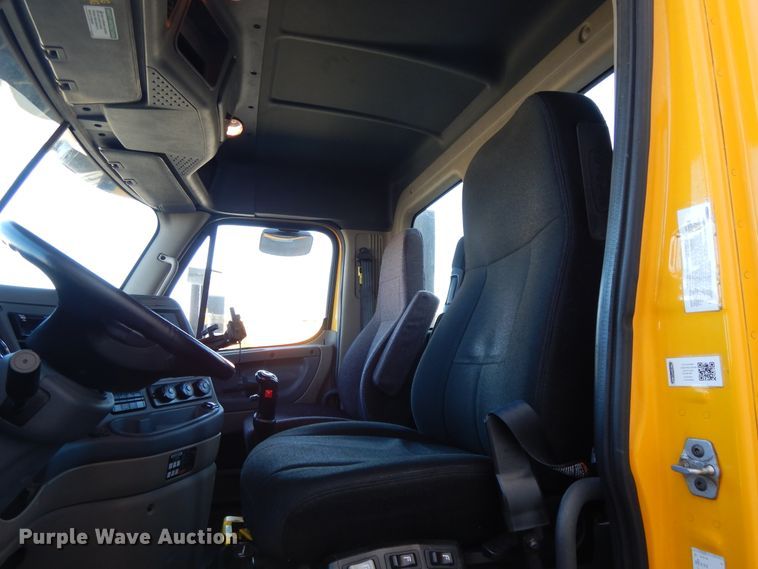 image for item GH9016 2017 Freightliner Cascadia 125 semi truck