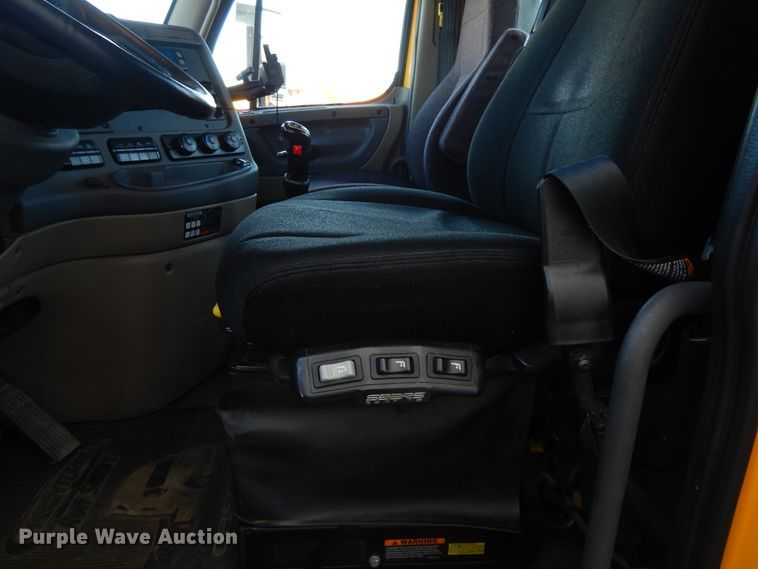 image for item GH9016 2017 Freightliner Cascadia 125 semi truck