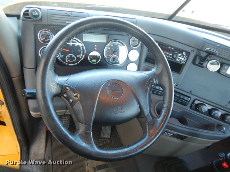 image for item GH9016 2017 Freightliner Cascadia 125 semi truck